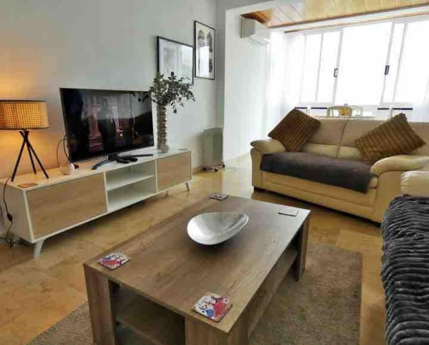 Lovely 2 Bedroom Apartment 2Nd Line To Beach アルビール エクステリア 写真