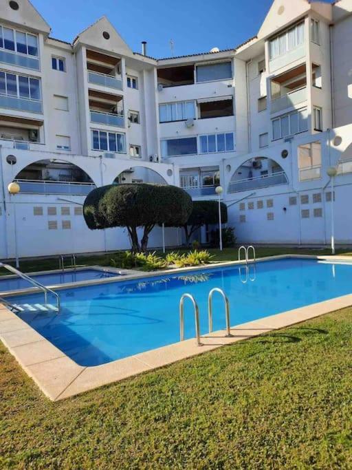 Lovely 2 Bedroom Apartment 2Nd Line To Beach アルビール エクステリア 写真