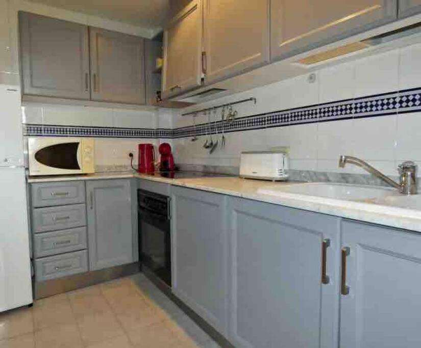 Lovely 2 Bedroom Apartment 2Nd Line To Beach アルビール エクステリア 写真